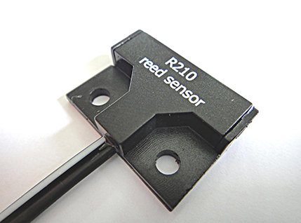 R210 Flange Mount Reed Switch Sensor